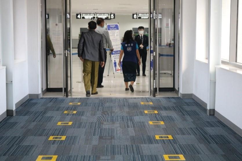 20201120-covid-19-air-travel-airport-terminal